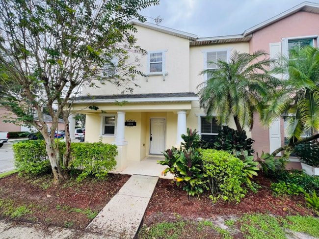 property at 1531 Par Ct