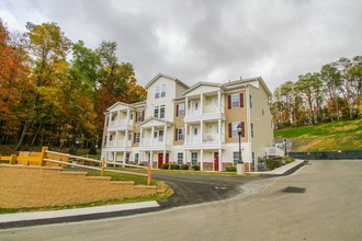 Creekside Commons in Wappingers Falls, NY - Building Photo - Building Photo