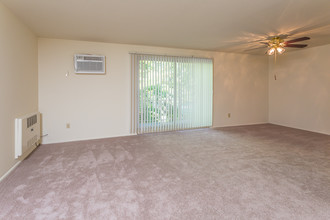 Wynwood Apartments in Mayfield Heights, OH - Building Photo - Interior Photo