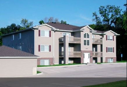 Cypress Pointe in Cedar Rapids, IA - Foto de edificio - Building Photo