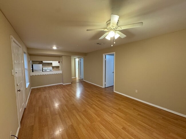 1034 W Village Ct, Unit C in Pasadena, TX - Building Photo - Building Photo