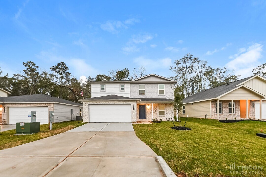10122 Cerritos dr in Cut And Shoot, TX - Building Photo