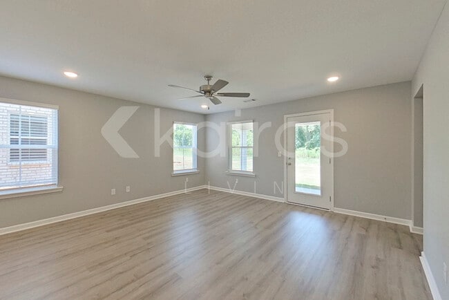 633 June St in Prattville, AL - Foto de edificio - Building Photo