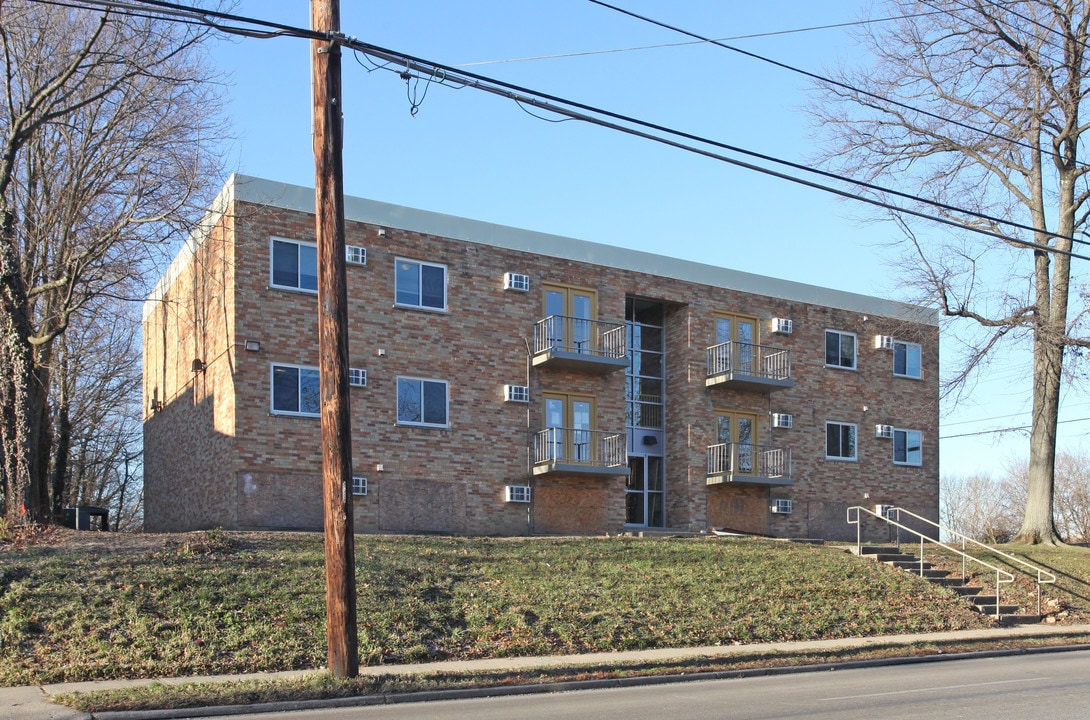 2329 Harrison Ave in Cincinnati, OH - Foto de edificio