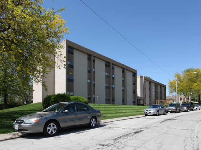 Landmark Towers in Liberty, MO - Building Photo - Building Photo