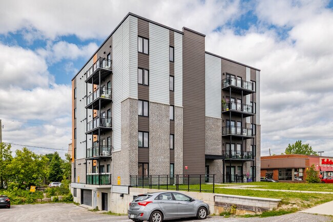 1440A Curé-Labelle Boul in Laval, QC - Building Photo - Building Photo