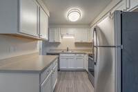 Evanbrook Apartments in Portland, OR - Building Photo - Interior Photo