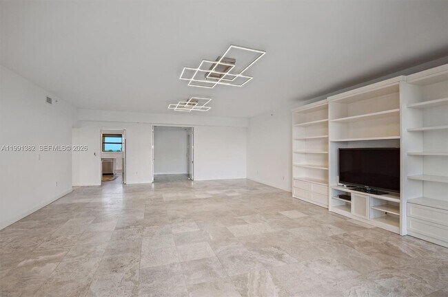 733 Crandon Blvd in Key Biscayne, FL - Building Photo - Building Photo