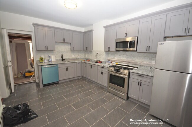 72 Frankfort St in Boston, MA - Foto de edificio - Building Photo