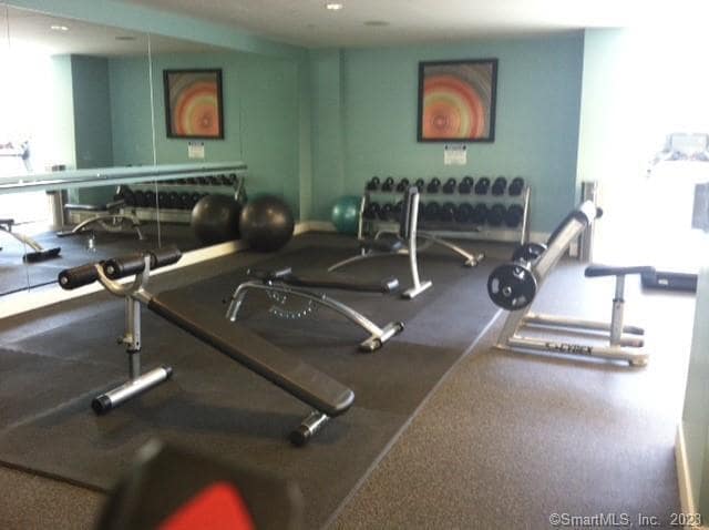 111 Towne St in Stamford, CT - Building Photo - Building Photo