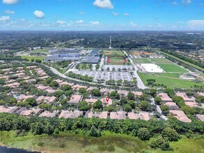 3823 Tree Top Dr in Weston, FL - Building Photo - Building Photo