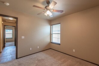 701 Lindsey Ln in Moore, OK - Foto de edificio - Building Photo