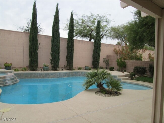 property at 421 Emerald Heights St