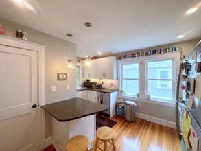 16 Corinthian Rd, Unit 2 in Somerville, MA - Building Photo - Building Photo