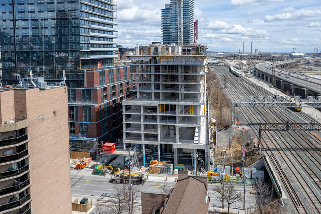 No. 31 Condos in Toronto, ON - Building Photo - Building Photo