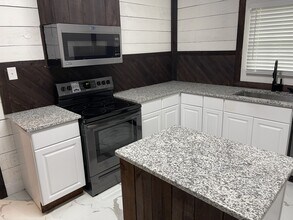 112 Yates St in Mount Vernon, TX - Building Photo - Building Photo