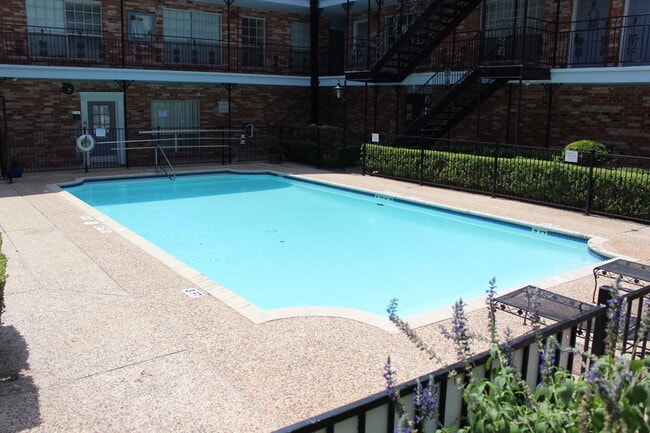 8401 N New Braunfels Ave, Unit 348 in San Antonio, TX - Foto de edificio - Building Photo