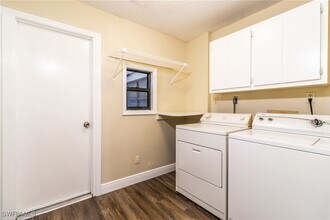 2523 SE 24th Pl in Cape Coral, FL - Building Photo - Building Photo