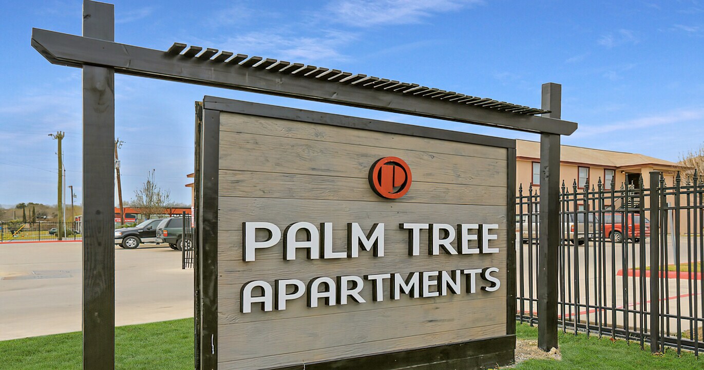 The Palm Tree Apartments Photo