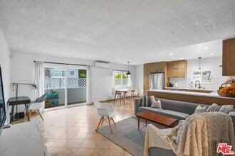 1045 S Bedford St in Los Angeles, CA - Building Photo - Building Photo