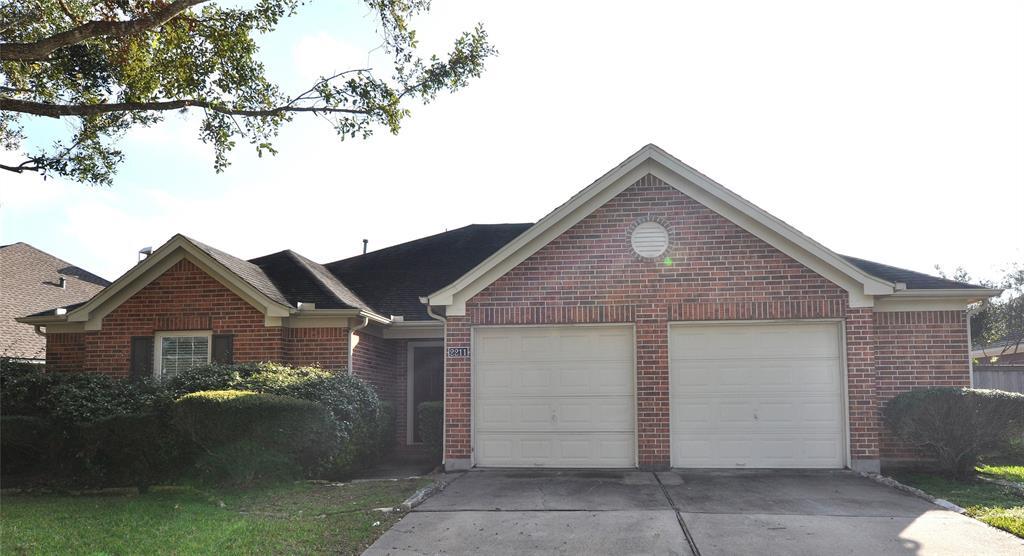 2211 Ridgefield Park Ln in Richmond, TX - Building Photo