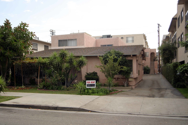 212 N Cedar St in Glendale, CA - Foto de edificio - Building Photo