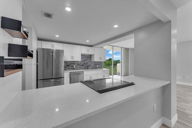 11111 Biscayne Blvd in North Miami Beach, FL - Building Photo - Building Photo