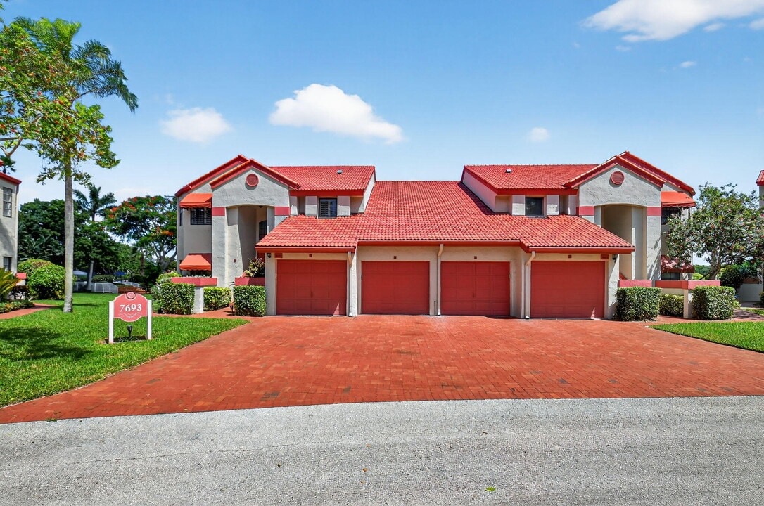 7693 Lexington Club Blvd in Delray Beach, FL - Building Photo