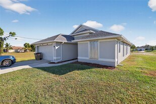 4301 NW 36th Pl in Cape Coral, FL - Building Photo