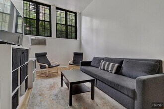 324 Pearl St in New York, NY - Building Photo - Building Photo