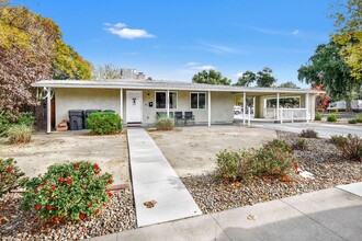 621 Russell Blvd, Unit 502 Oeste Drive in Davis, CA - Building Photo - Building Photo