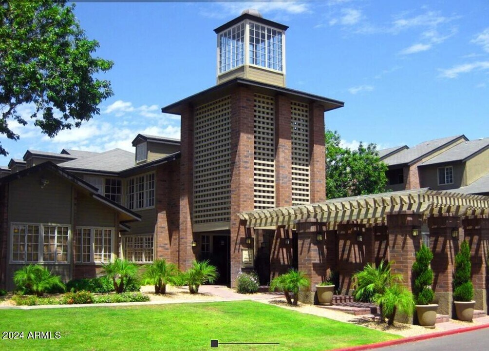 8902 N 19th Ave in Phoenix, AZ - Foto de edificio