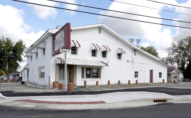 2702 Broad St in New Castle, IN - Building Photo - Primary Photo