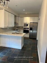 2383 Hilda Dr in Oakville, ON - Building Photo - Building Photo