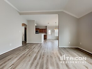 213 Oak Ridge Dr in Waxahachie, TX - Foto de edificio - Building Photo