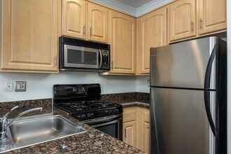 300 N El Molino Ave, Unit 309 in Pasadena, CA - Foto de edificio - Building Photo