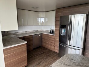 1113 W Fireweed Ln, Unit 603 in Anchorage, AK - Building Photo - Building Photo