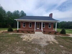 645 Gardner Rd in Four Oaks, NC - Building Photo