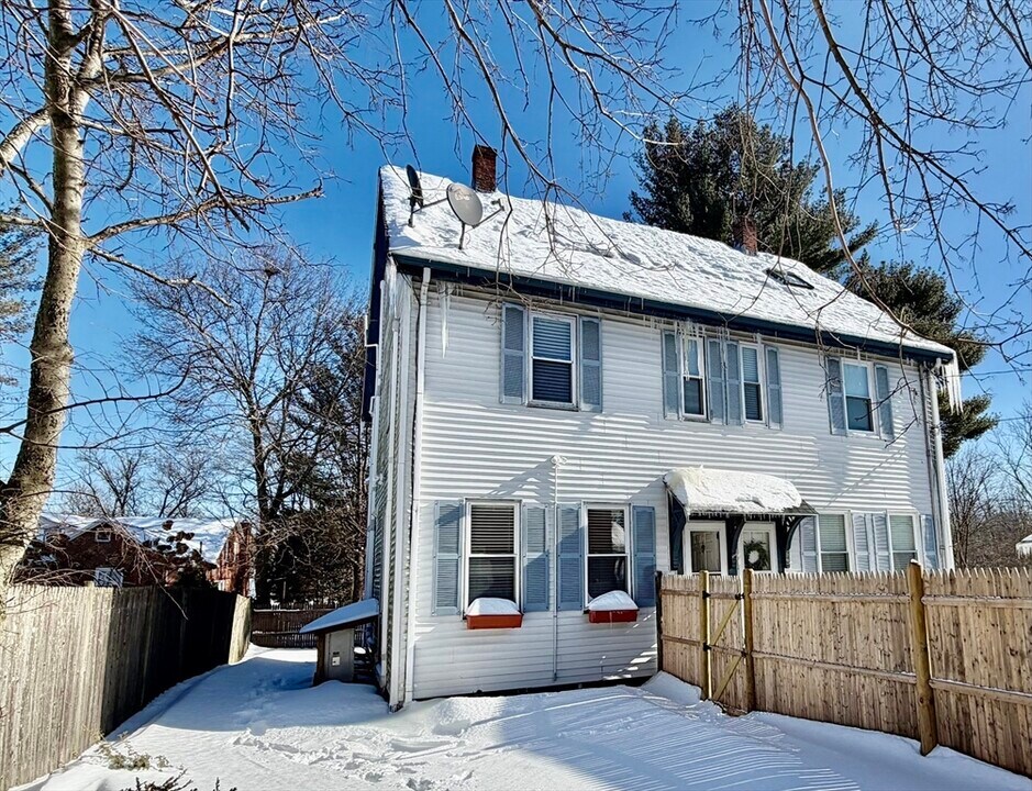 12 Hall Pl in Quincy, MA - Building Photo