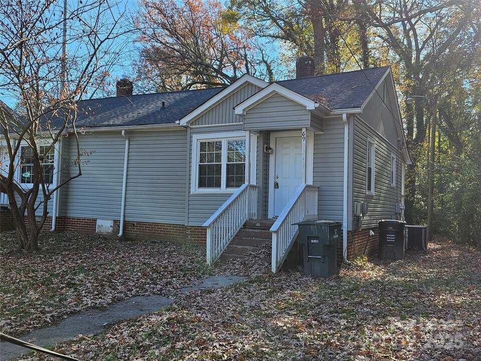 69 Grattan Dr NE in Concord, NC - Foto de edificio