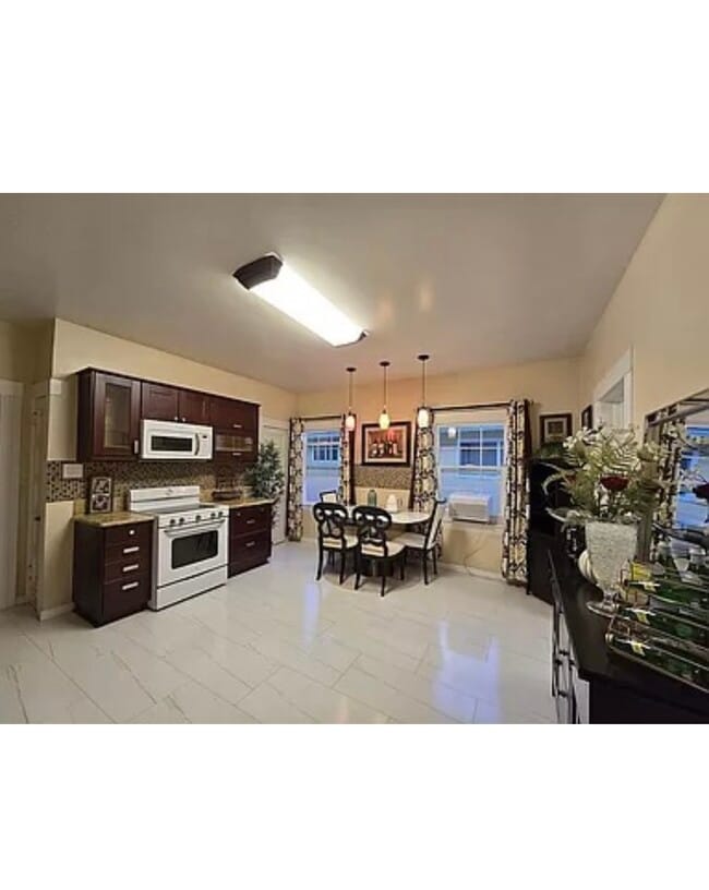 916 V St in Sacramento, CA - Building Photo - Building Photo