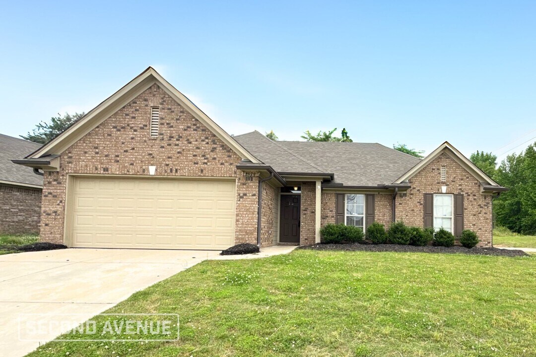 8979 Smith Ranch Dr in Southaven, MS - Building Photo
