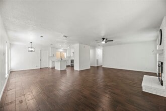 15362 Meadow Village Dr in Houston, TX - Building Photo - Building Photo