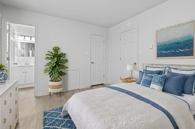 East Beach Apartments in Norfolk, VA - Building Photo - Building Photo