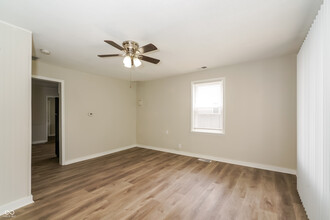 732 N Forsythe St in Franklin, IN - Foto de edificio - Building Photo