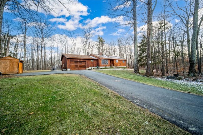 441 Burlingham Rd in Pine Bush, NY - Building Photo - Building Photo