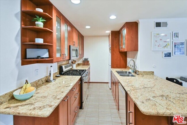 5700 Etiwanda Ave-Unit -152 in Los Angeles, CA - Building Photo - Building Photo