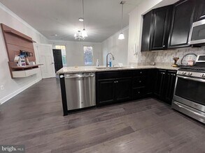 42593 Burbank Terrace in Sterling, VA - Building Photo - Building Photo