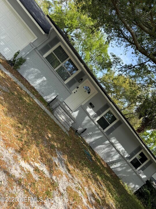 10545 Jorick Rd in Jacksonville, FL - Building Photo