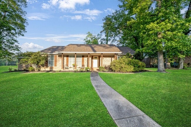 property at 403 E Lake Dr